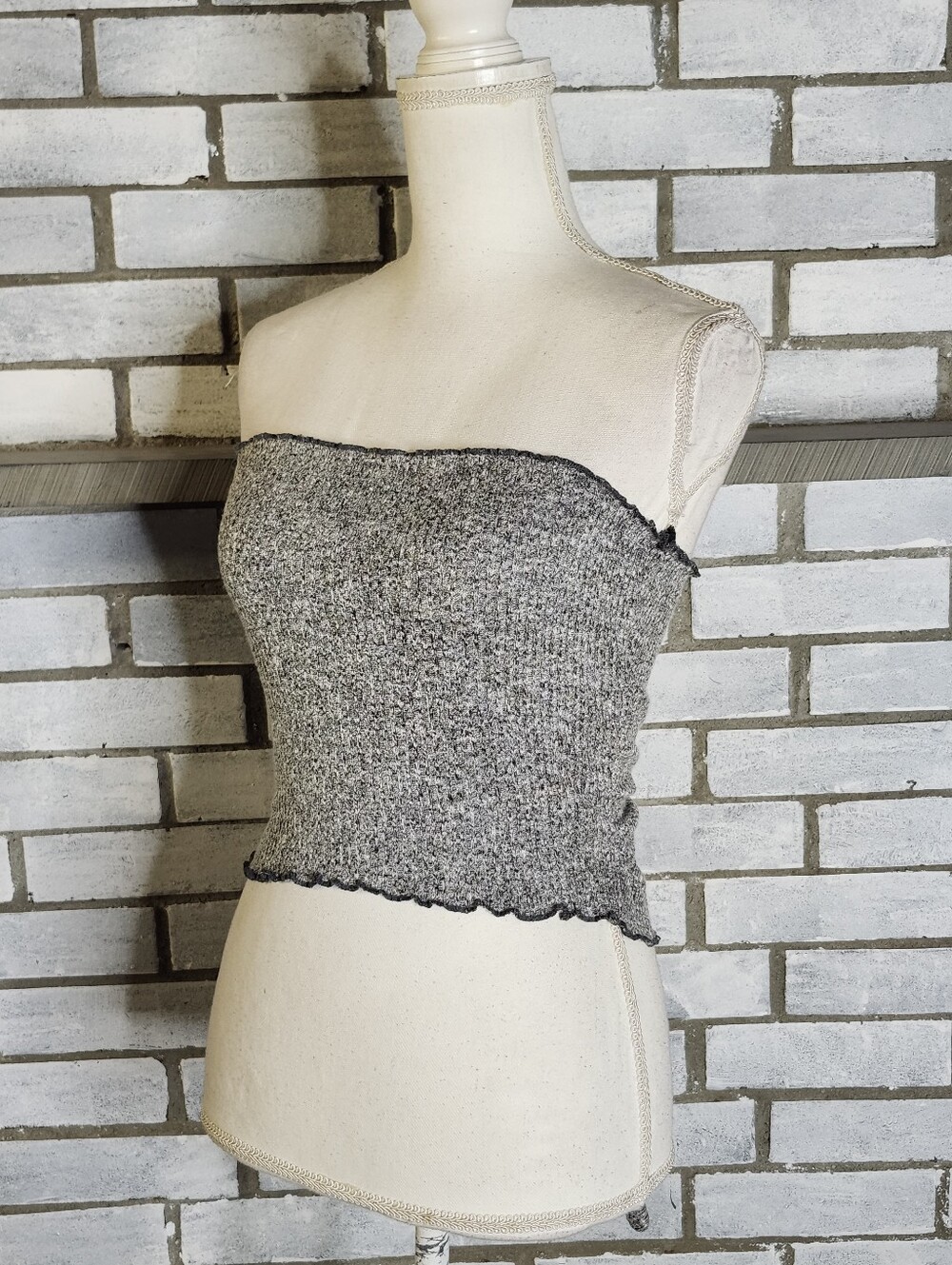 • Forever 21 Junior’s Strapless Tube Top Knit Crop Top Size Large Gray Back Tie